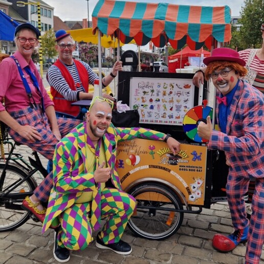 Ballon artiest Puurs  (BE) Bakfiets met Ballonnenclown