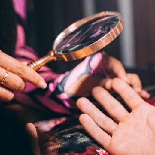 Waarzegger Schoorl  (NL) Handlezer (Palm Reader)