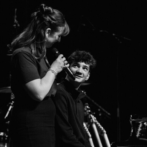 Presentator Abbenbroek  (NL) Echte gesprekken op het podium