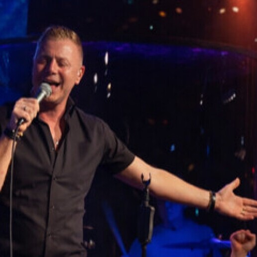 Singer (male) Barneveld  (NL) Feest met Lars