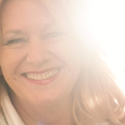 Presentator Vijfhuizen  (NL) Dagvoorzitter Anita Sanders