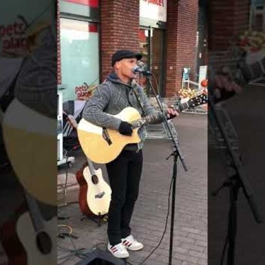 Zanger/gitarist voor achtergrondmuziek
