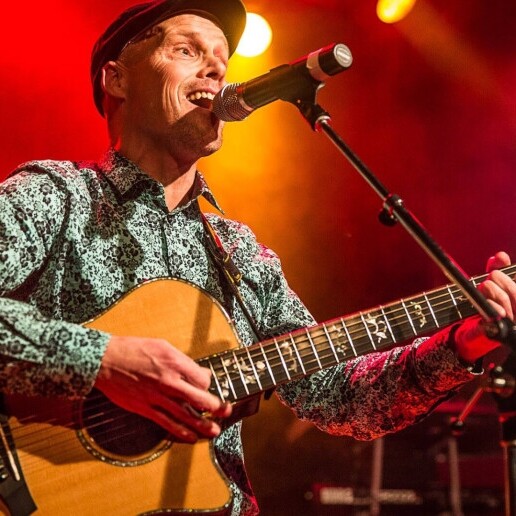 Zanger Groningen  (NL) Zanger/gitarist voor achtergrondmuziek