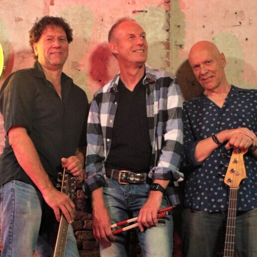 Band Brummen  (NL) Triple Blended, semi-akoestisch rock/pop
