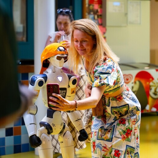 Character/Mascott Valkenburg  (Zuid Holland)(NL) Controlling Robots – For Young and Old