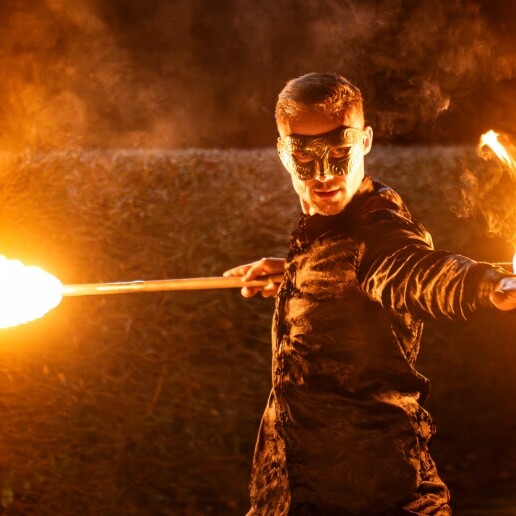 Stunt show Den Bosch  (NL) Opening Act: Fire Show (duo or solo)