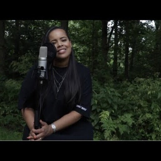 Miss May, the perfect singer for your event!