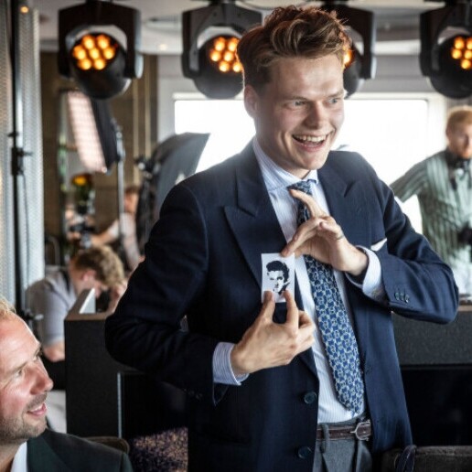 Magician Amsterdam  (NL) Close-up magic voor bedrijfsevents